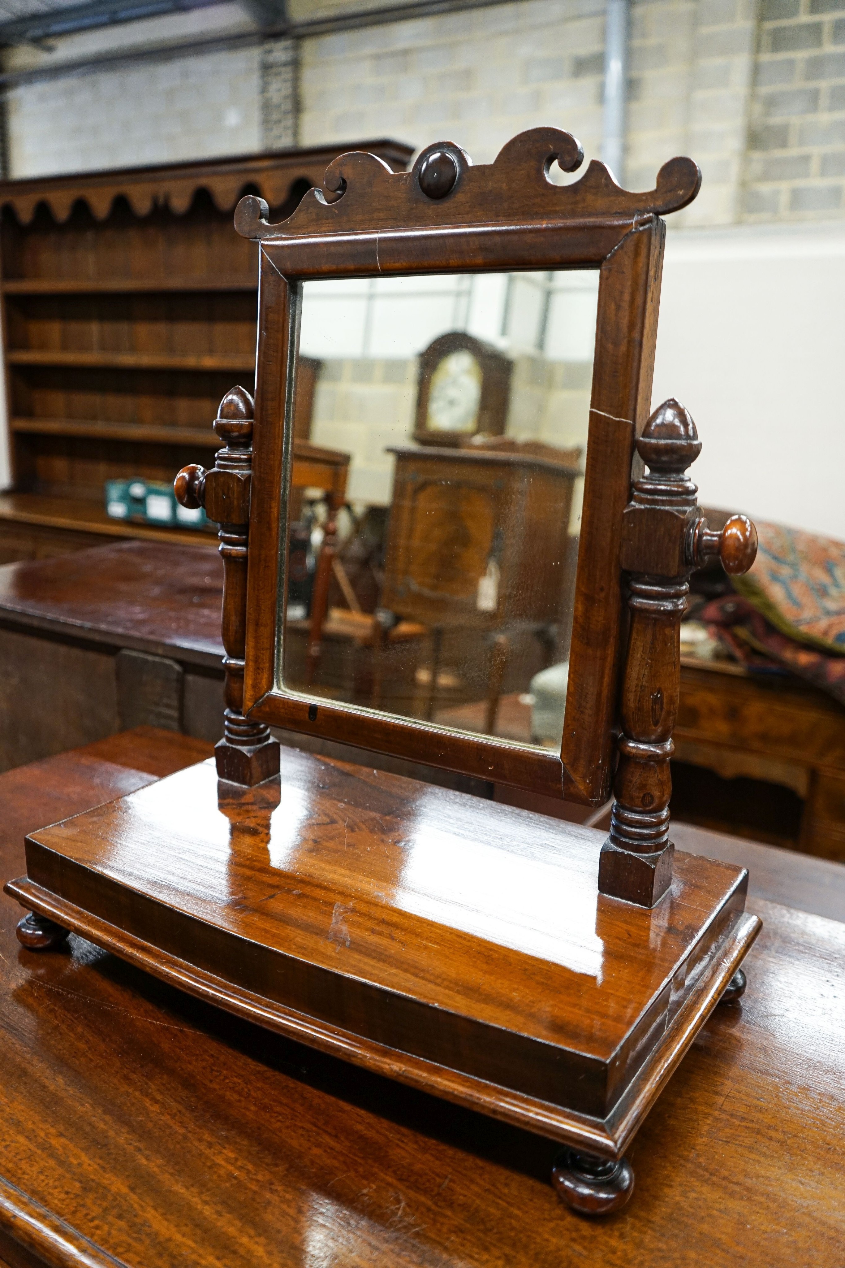 A Regency mahogany bowfront chest, width 102cm, depth 51cm, height 104cm